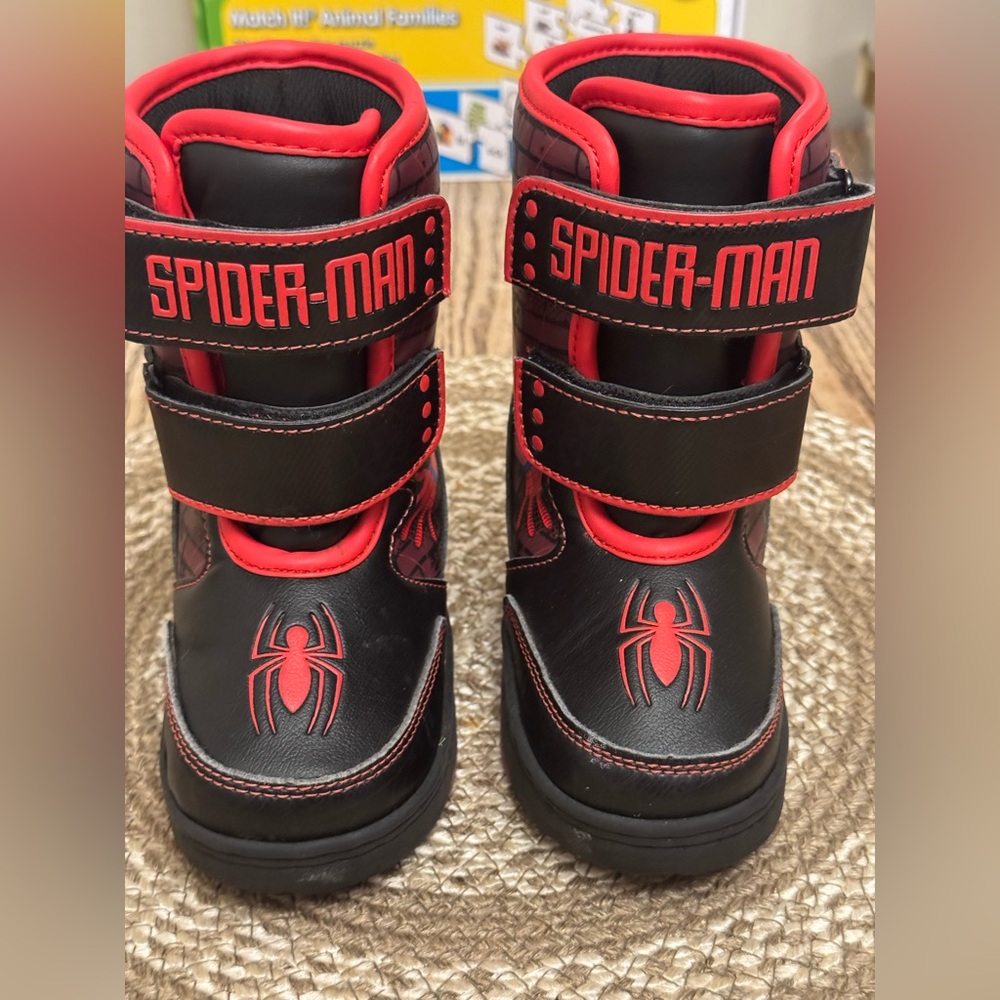 Marvel Spiderman Kids Shoes Black and Red with Lights Size 8